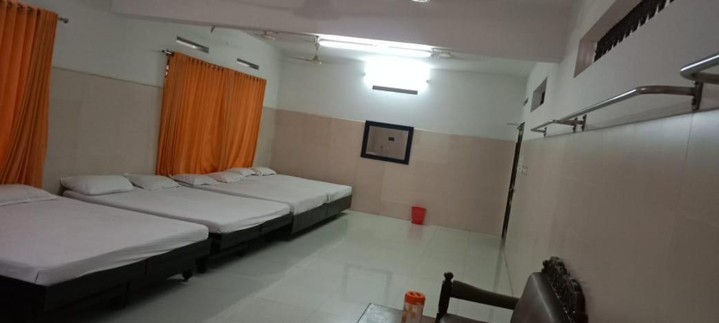 Hotel Sri Devi Kanyakumari Buitenkant foto