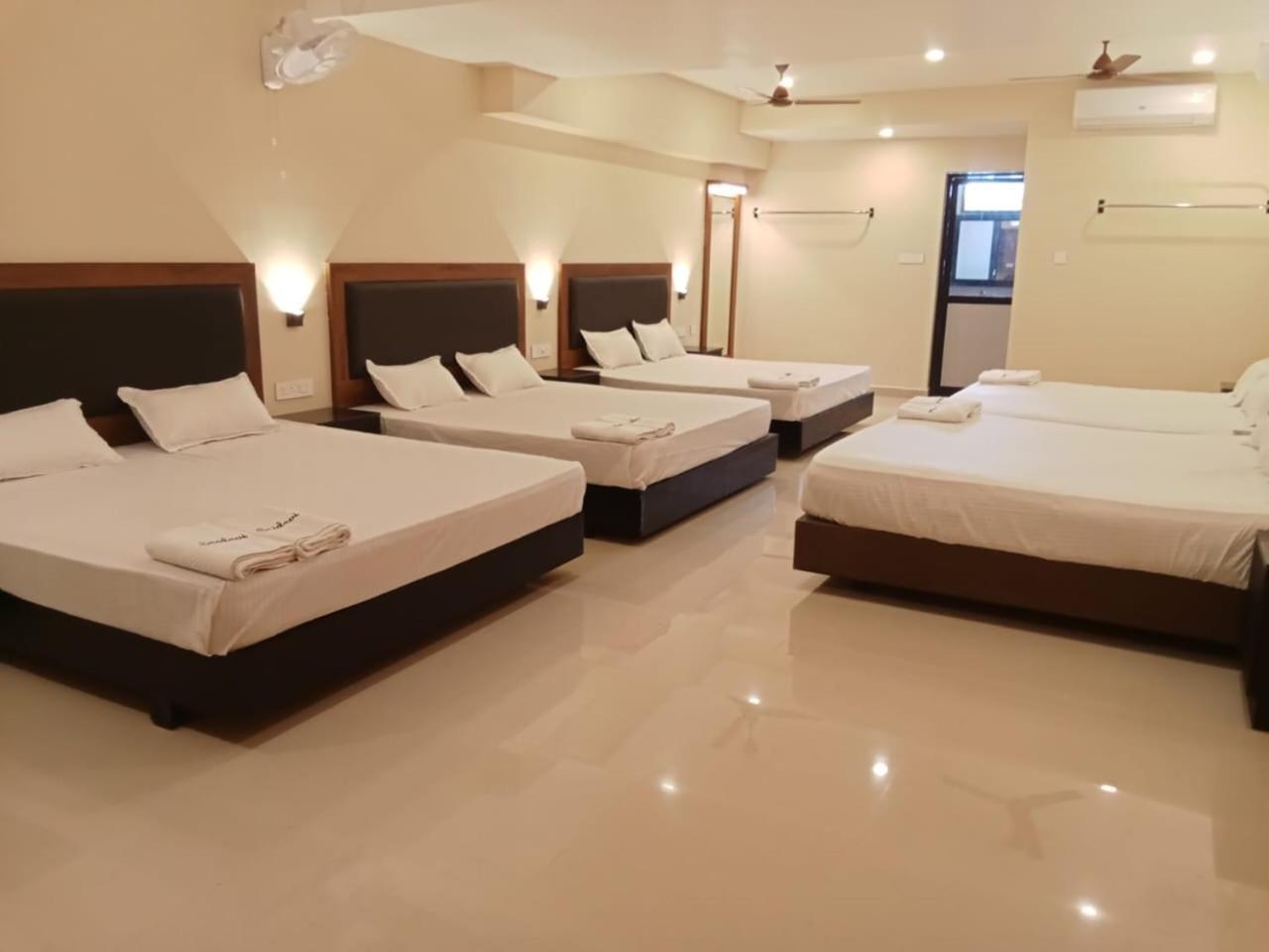 Hotel Sri Devi Kanyakumari Buitenkant foto